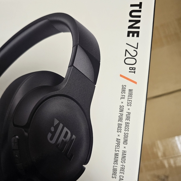 JBL Tune 720 bt pure brass wireless hand free calls bluetooth ear headph… - Picture 5 of 10
